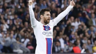 onel Messi dalam kegagalan Liga Champions ternyata tidak menyurutkan status Lionel Messi bermain untuk Paris Saint-Germain. Pemain berusia 35 tahun itu ingin bertahan di PSG. 