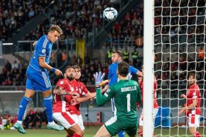 Mateo Retegui mencetak gol dalam laga Kualifikasi Euro 2024 Malta vs Italia, Senin (27/3/2023) (c) AP Photo/Rene Rossignaud