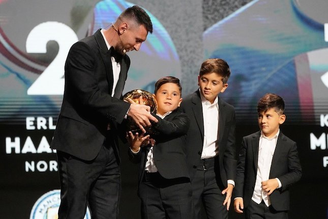 Cristiano Ronaldo Tertawakan Ballon d'Or ke-8 Lionel Messi, Bisanya Cuma Nyinyir?